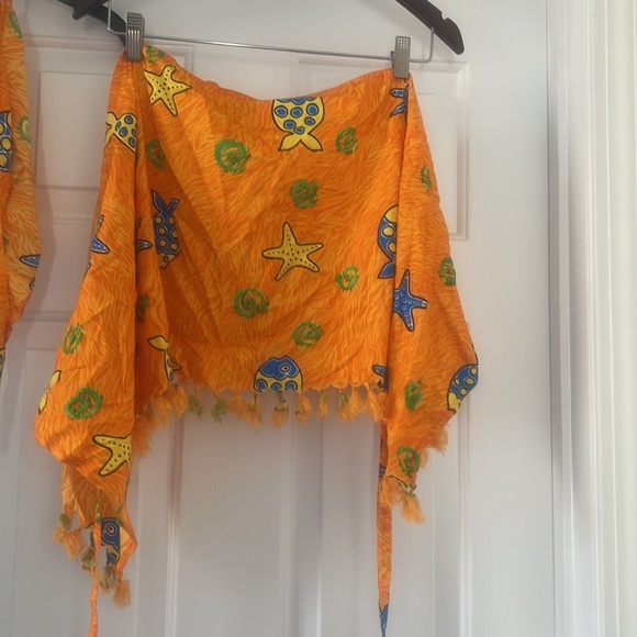 Beach cover up for young girl - Picture 3 of 6